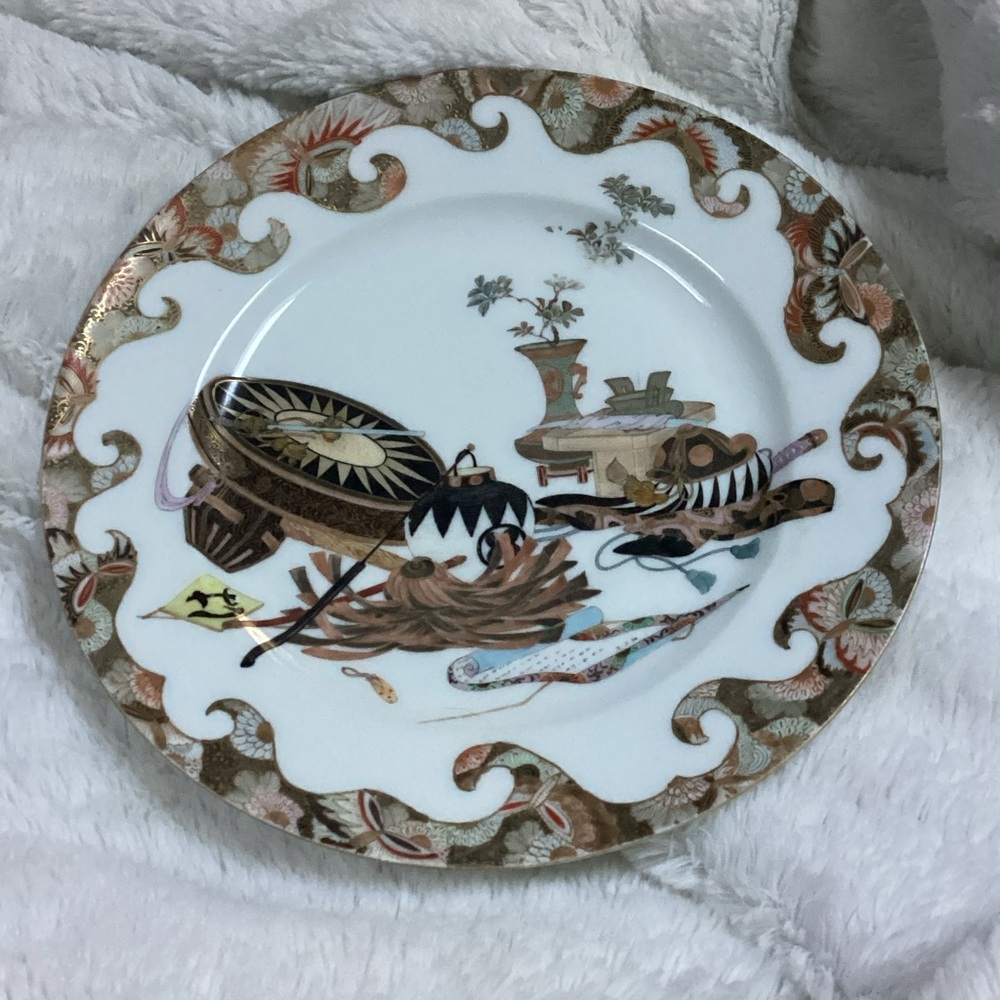 19th Century Japan, Japanese 8.5 inch diameter porcelain Kutani Plate.